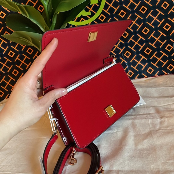 New, authentic tory burch Emerson patent mini crossbody red - Picture 4 of 11